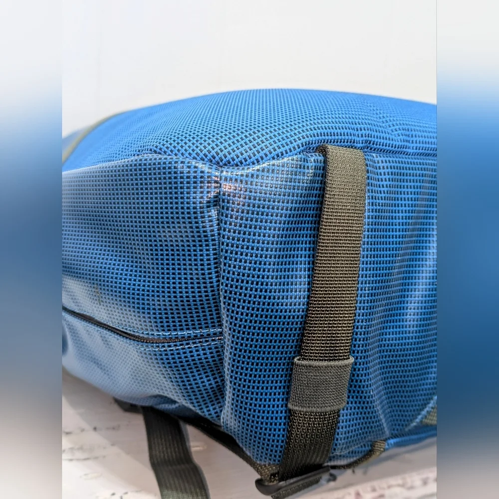 Patagonia Black Hole Mini Messenger Blue 12L Hiking Travel Discontinued Rare - Picture 7 of 15